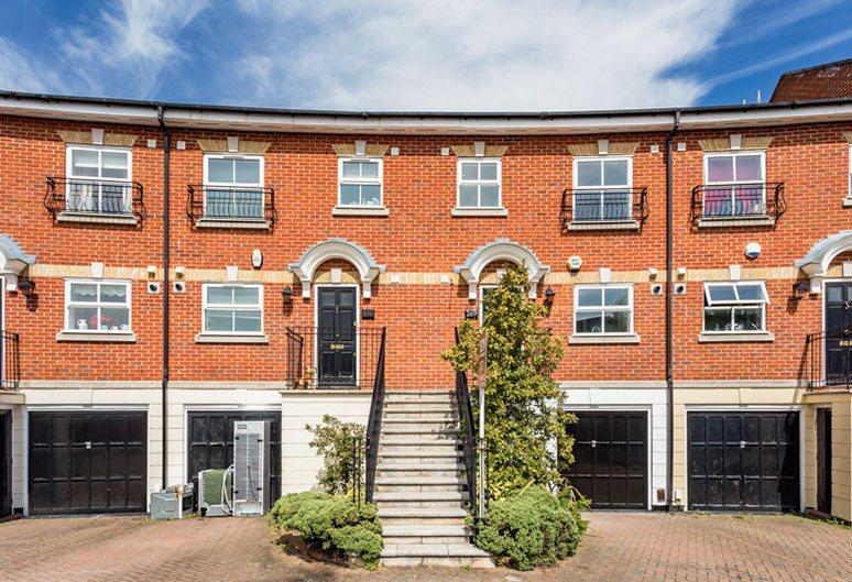 Leigh Hunt Drive, Holloway 4 bed terraced house £2,700 pcm (£623 pw)
