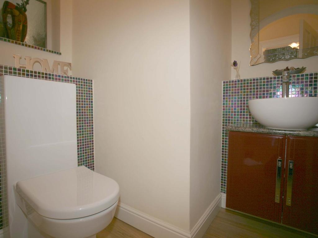 Chadcrofts, 25 Sandy Lane, Cannock, WS11 1RF 4 bed detached house £