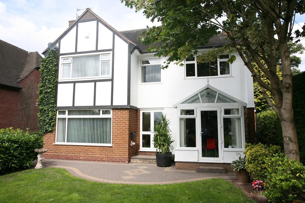 Chadcrofts, 25 Sandy Lane, Cannock, WS11 1RF 4 bed detached house £