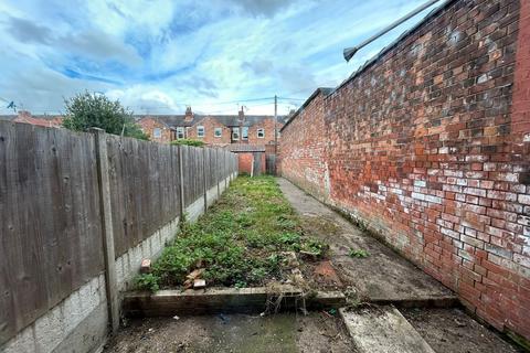 2 bedroom terraced house to rent, Tennyson Street, Gainsborough