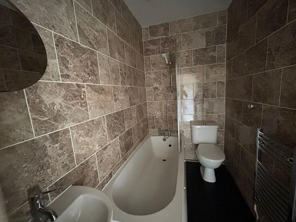 8 tennyson bathroom aug 24 pic