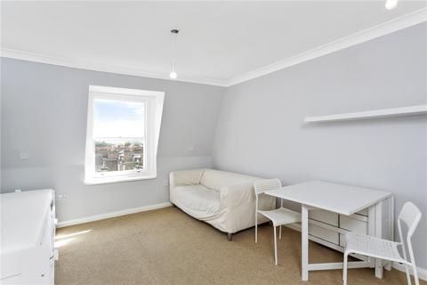 Studio to rent, Fulham Road, London, SW6