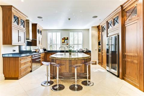 7 bedroom detached house to rent, Spicers Field, Oxshott, Surrey, KT22