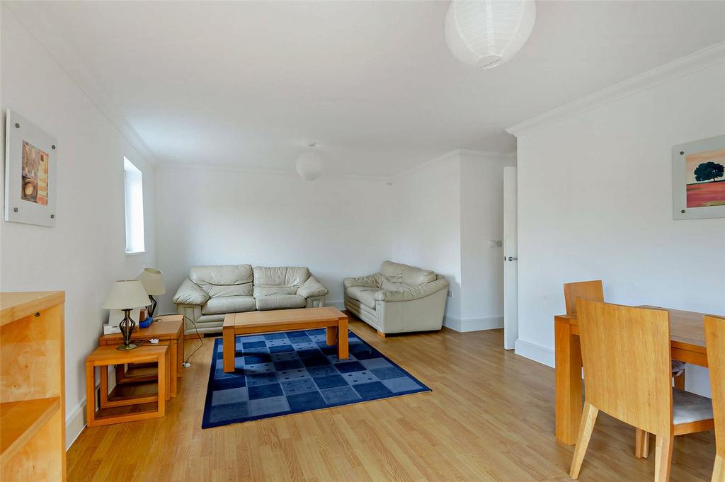 Lounge/Dining Area