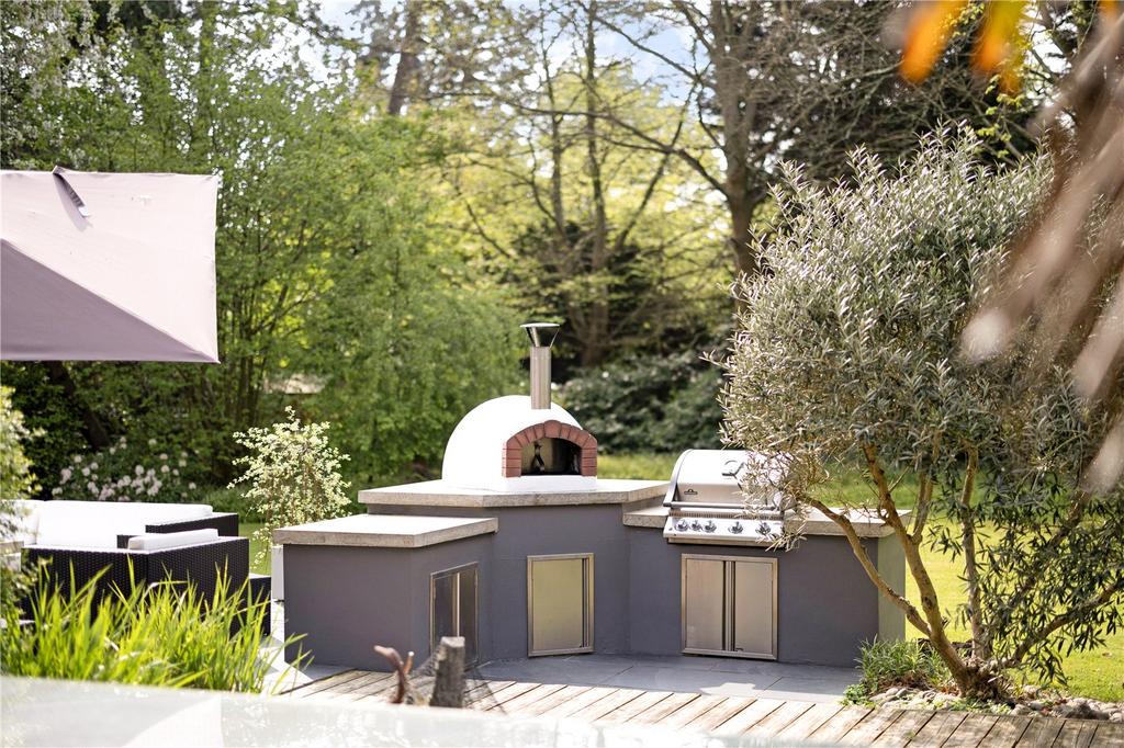 Outdoor Kitchen