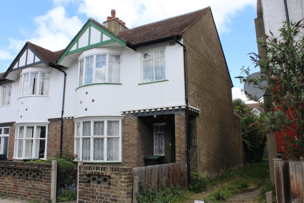 Campbell Road, Gravesend DA11 3 bed semidetached house £300,000