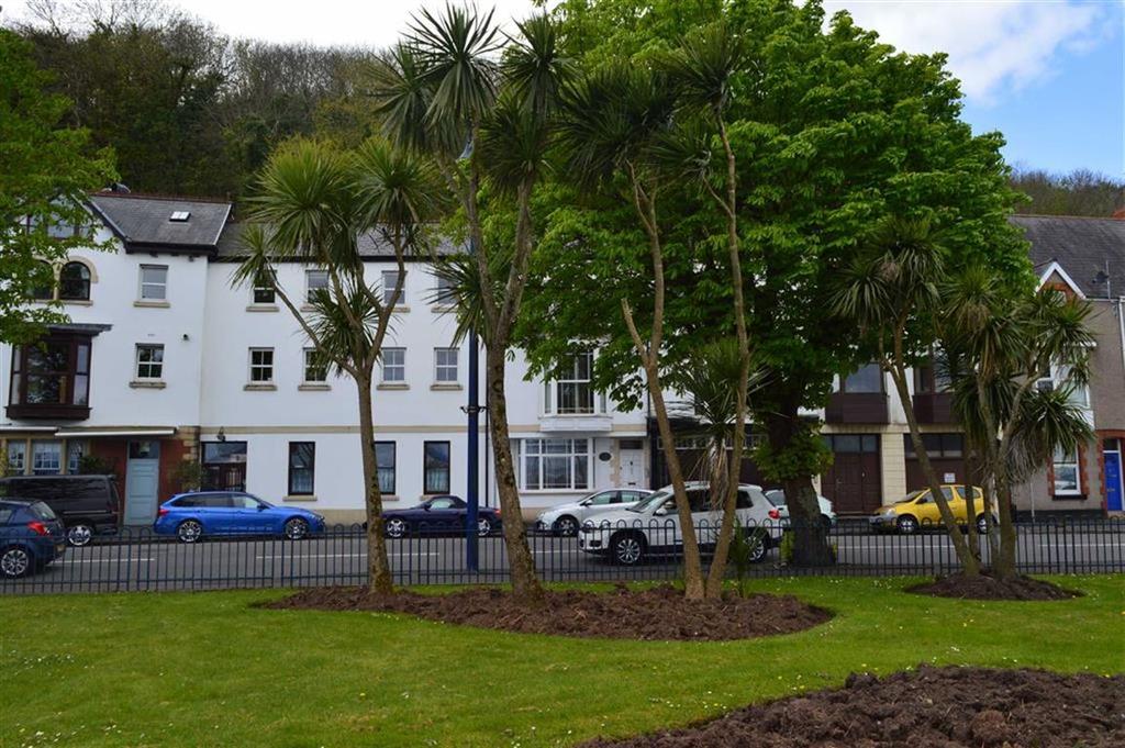 Mumbles Road, Mumbles, Swansea 2 bed flat £210,000