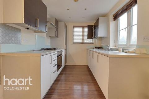 3 bedroom flat to rent, North Colchester