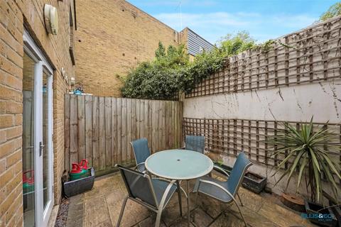 3 bedroom terraced house to rent - Whitehorse Road, London, E1