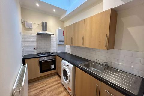 Studio to rent, Lytton Court, Portland Road, South Norwood