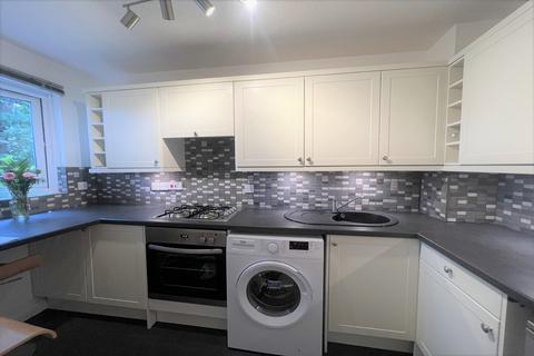 2 bedroom terraced house to rent, Kingslea, Horsham, RH13