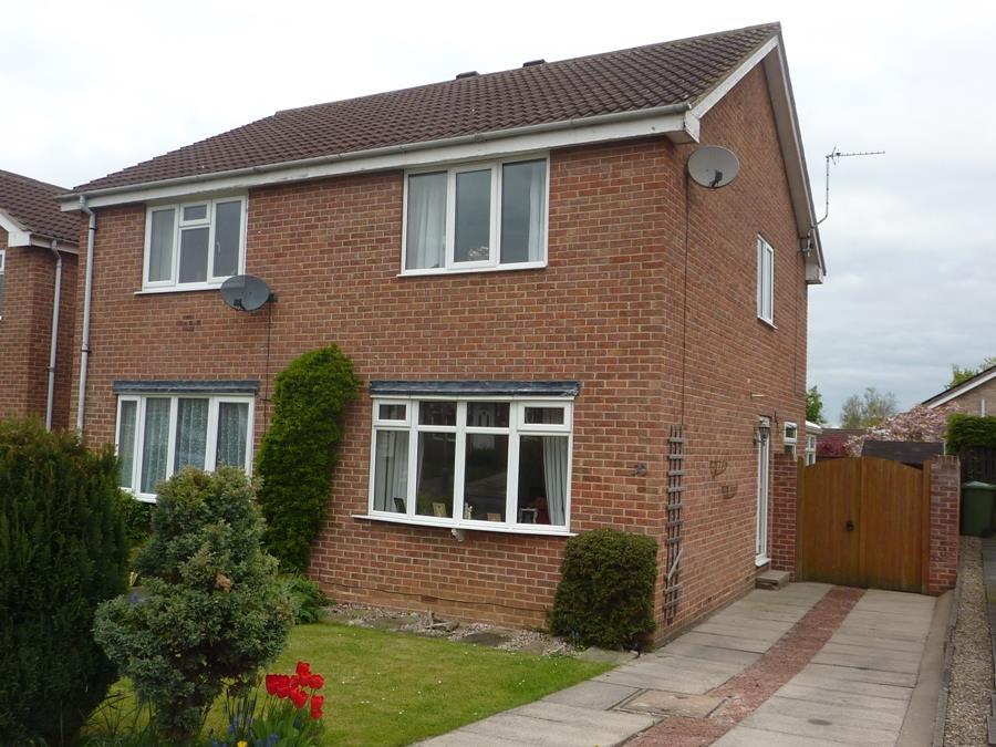 Newlands, Northallerton 2 bed semidetached house £150,000