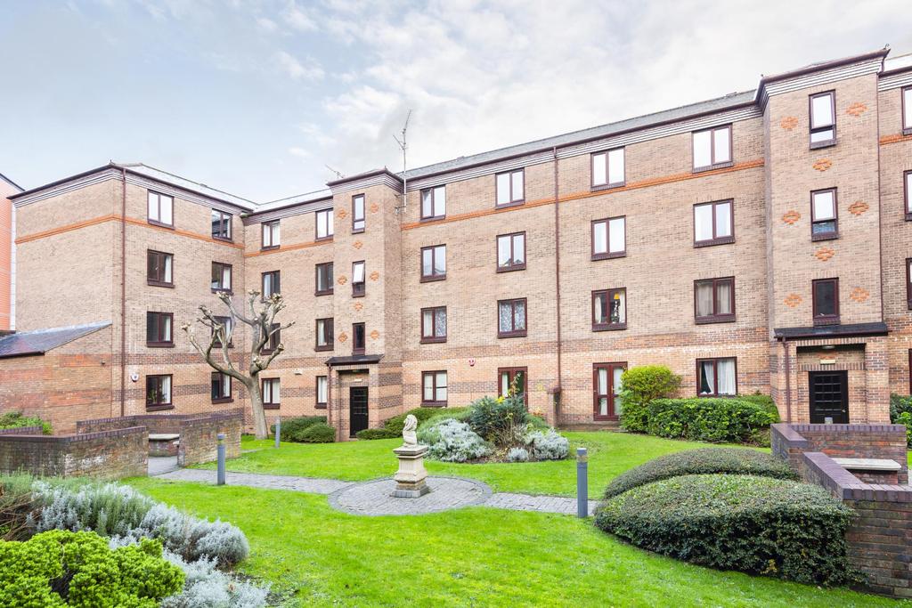 Tiffany Court, City Centre 1 bed flat £895 pcm (£207 pw)
