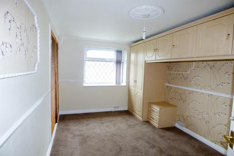 3 bedroom semi-detached house to rent, Moreland Road, South Shields