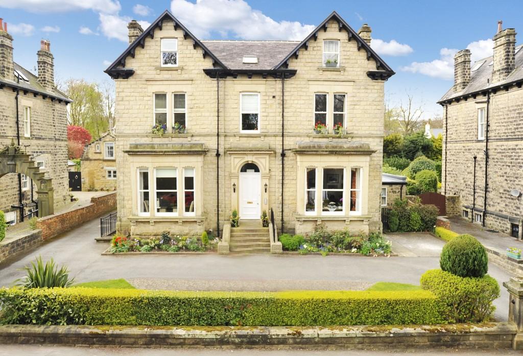 The Oval, Harrogate 2 bed ground floor flat - £400,000