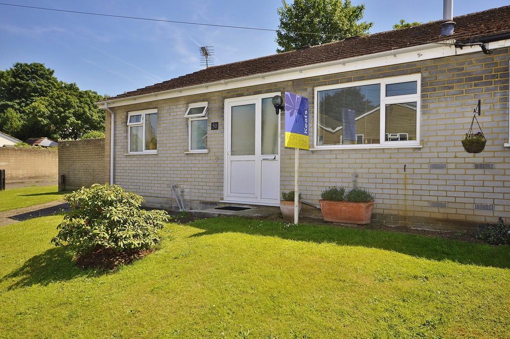 Manor Fields, Liphook 2 bed semidetached bungalow £250,000