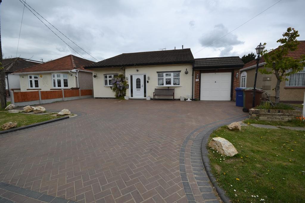 Central Avenue, Corringham, StanfordleHope, SS17 4 bed chalet £535,000
