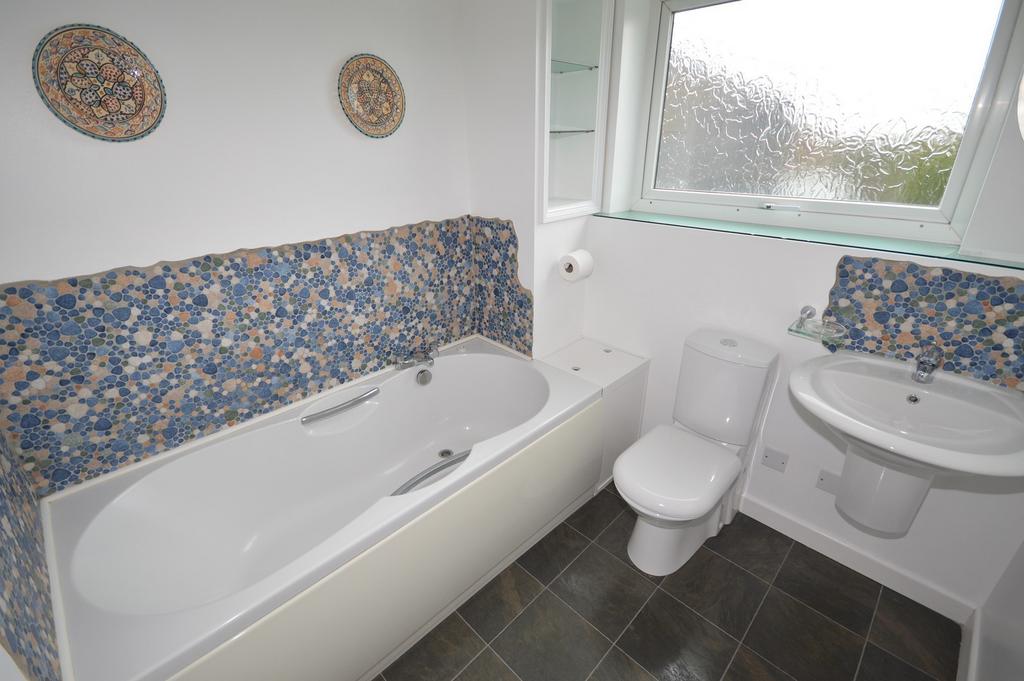 Bathroom House to re