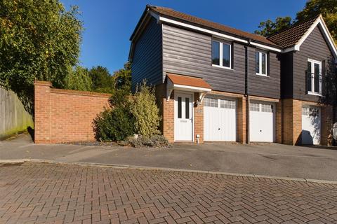 2 bedroom apartment to rent, Orchard Close, Burgess Hill