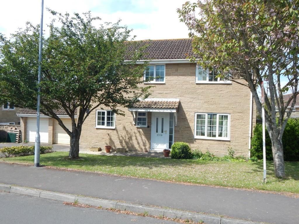 Churchfield Drive, Castle Cary 4 bed detached house £310,000