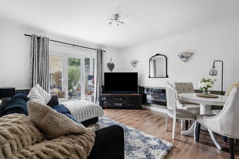 2 bedroom house for sale, Peterley Court, Lane End
