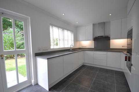 4 bedroom detached house to rent - Lime Tree Walk, Virginia Park