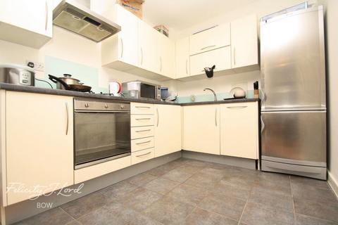 1 bedroom flat to rent, Violet Road, London