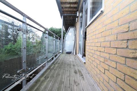 1 bedroom flat to rent, Violet Road, London