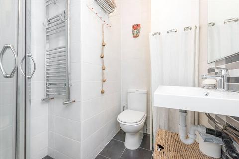 Studio to rent, Kilburn Lane, Queens Park, W10