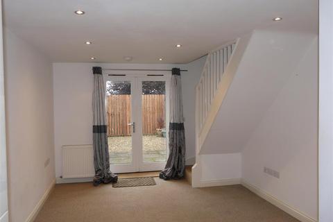 2 bedroom semi-detached house to rent, Chapmangate, Pocklington