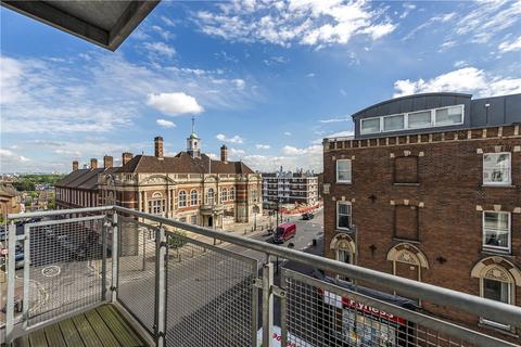 2 bedroom apartment to rent, Lavender Hill, London, SW11