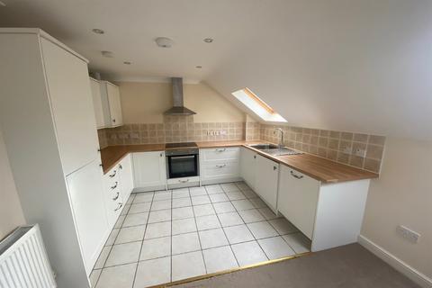 2 bedroom flat to rent, Heroncrest Mews Dragon Street, Petersfield, GU31