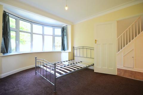 4 bedroom semi-detached house to rent, Tees Avenue, Perivale UB6 8JJ