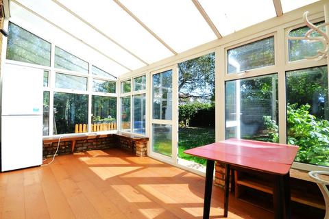 4 bedroom semi-detached house to rent, Tees Avenue, Perivale UB6 8JJ