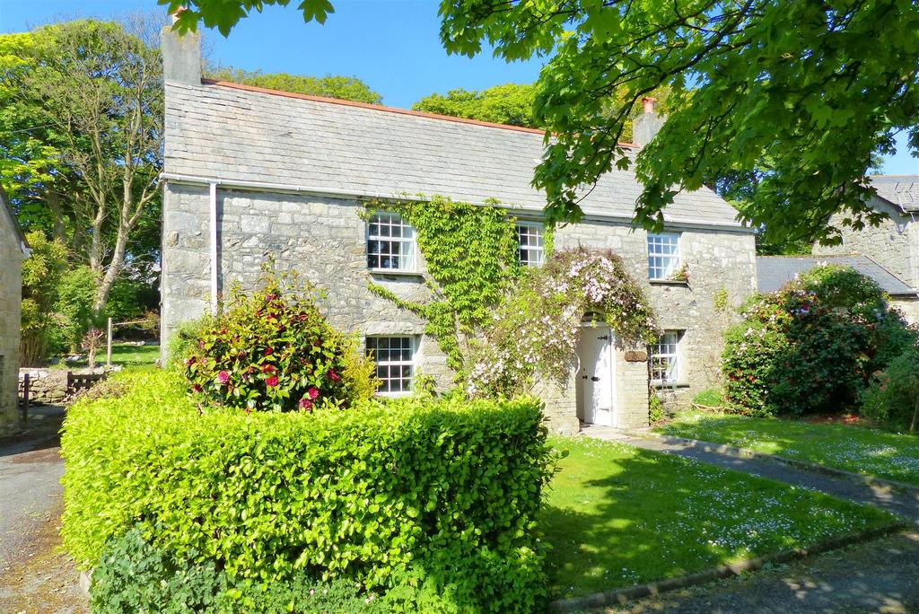 Trelavour Square, St. Dennis 6 bed farm house £500,000