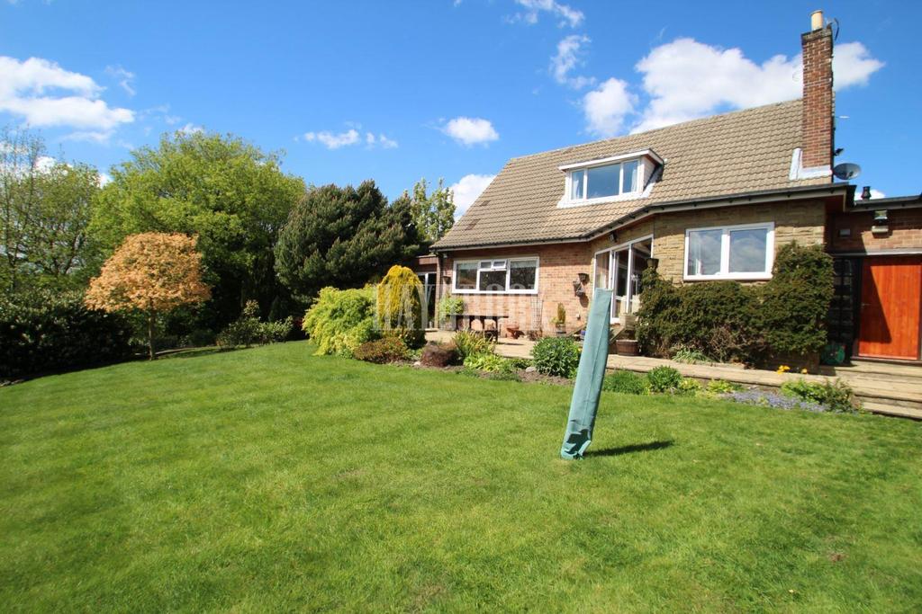 Castle Drive, Hood Green 4 bed detached house £400,000