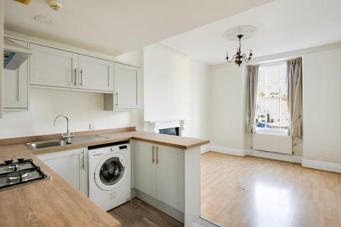 2 bedroom flat to rent, Park Place, Clifton