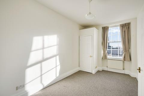 2 bedroom flat to rent, Park Place, Clifton