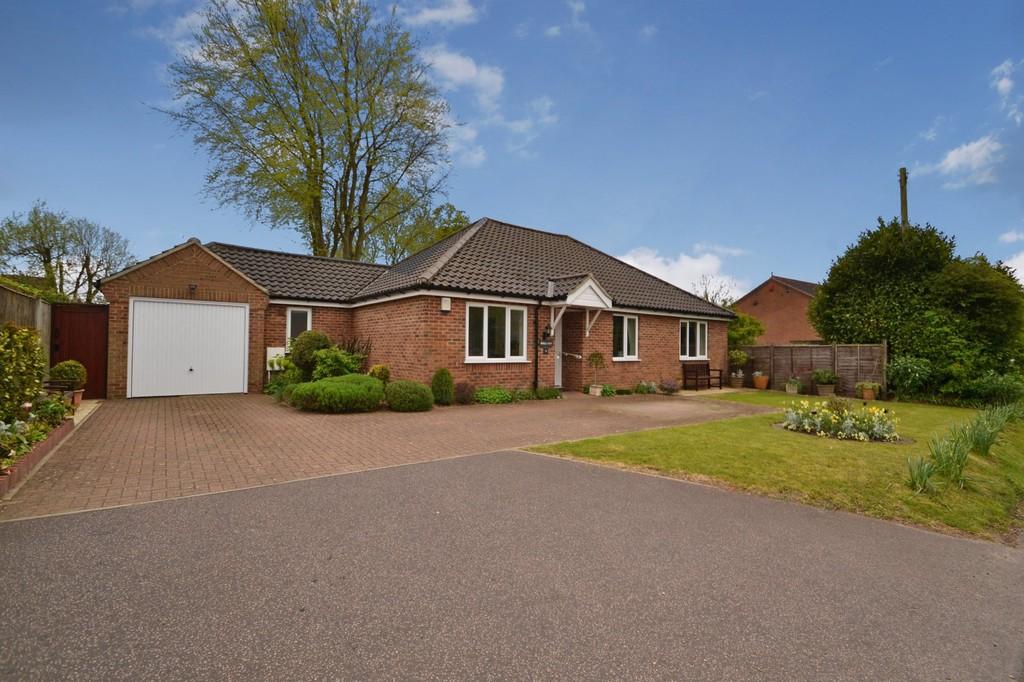 Cantley Lane, Cringleford 3 bed detached bungalow £400,000