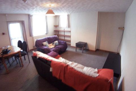 3 bedroom apartment to rent, Cardigan Road, Leeds
