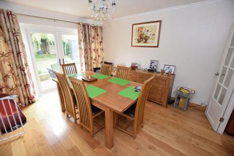 4 bedroom detached house to rent, 14 Mynn Crescent, Maidstone