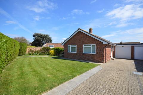 2 bedroom detached bungalow to rent - Park Crescent, Selsey, PO20
