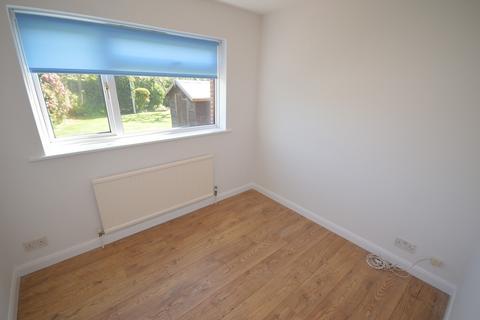 2 bedroom detached bungalow to rent, Park Crescent, Selsey, PO20