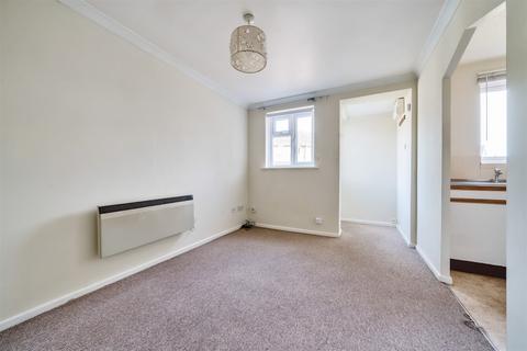1 bedroom flat to rent, Caernarvon Road, Chichester, PO19