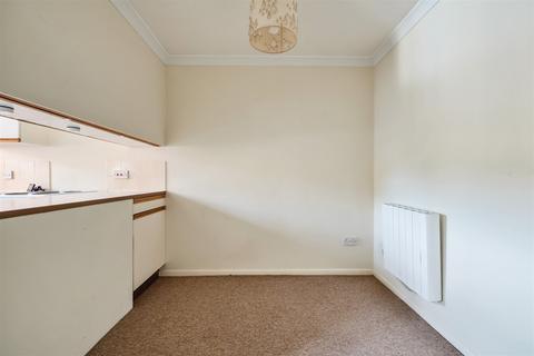 1 bedroom flat to rent, Caernarvon Road, Chichester, PO19