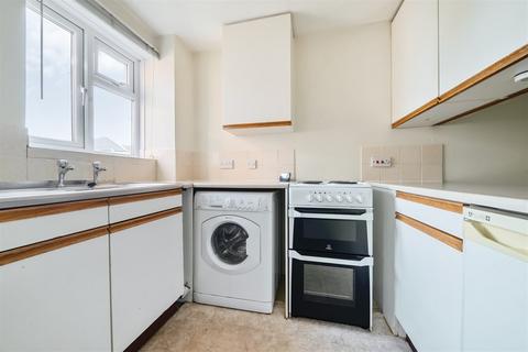 1 bedroom flat to rent, Caernarvon Road, Chichester, PO19