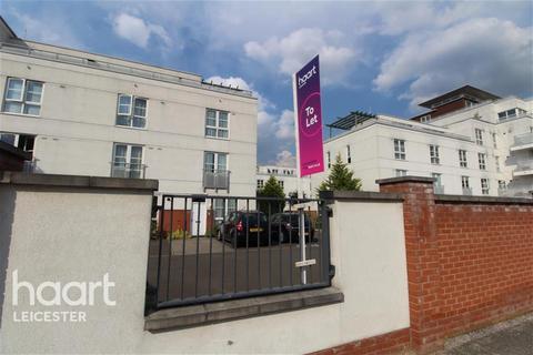 4 bedroom end of terrace house to rent, Watkin Road, Freemans Meadow