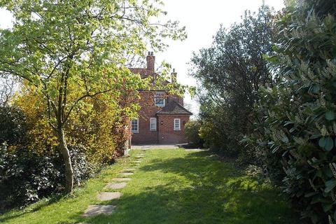 3 bedroom semi-detached house to rent, West Grinstead