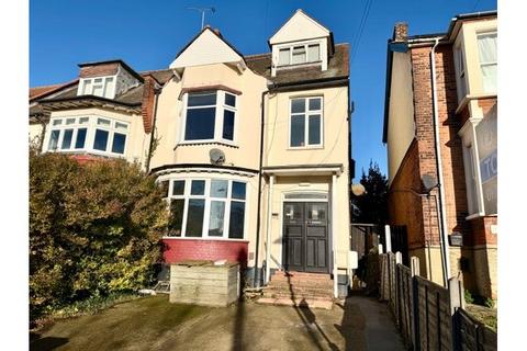 2 bedroom property to rent, Britannia Road , Westcliff-on-Sea, Essex