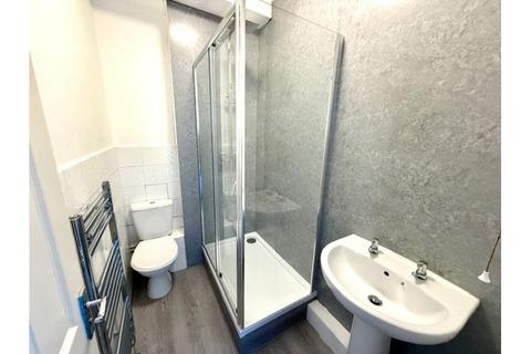 2 bedroom property to rent, Britannia Road , Westcliff-on-Sea, Essex